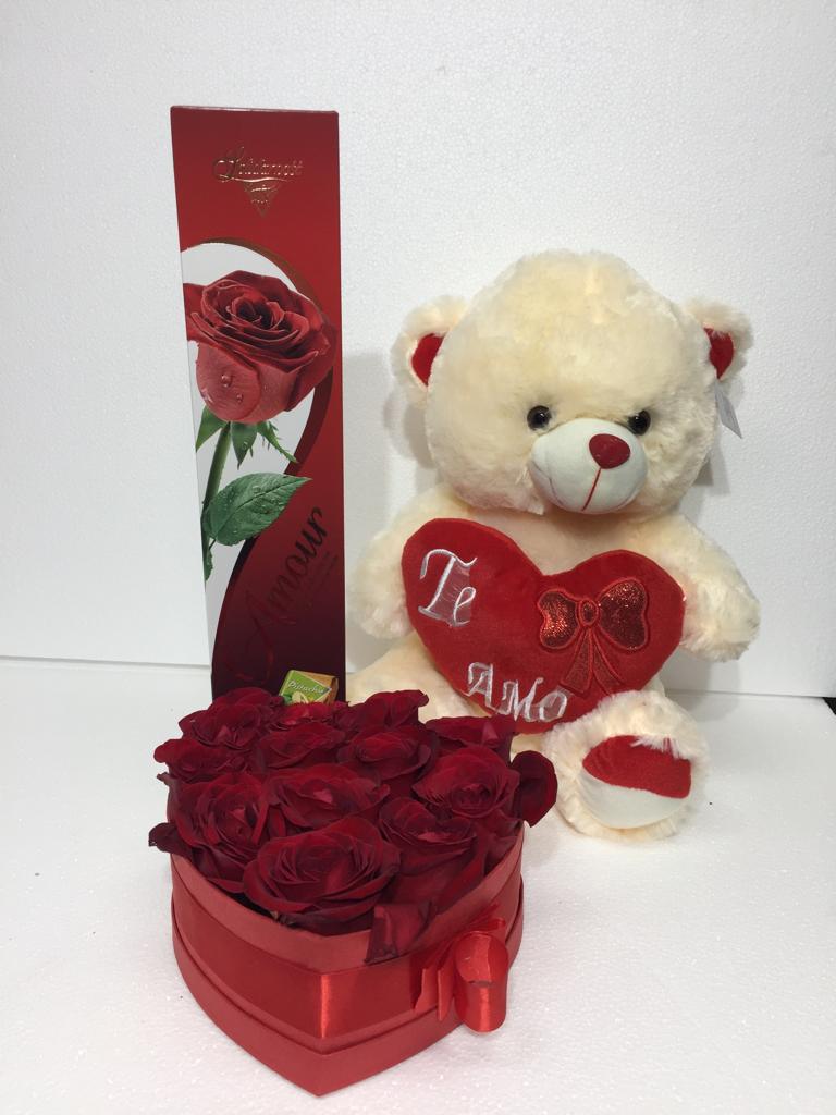 12 Rosas en Caja Corazn, Bombones de 116 Grs y Peluche de 40 cm